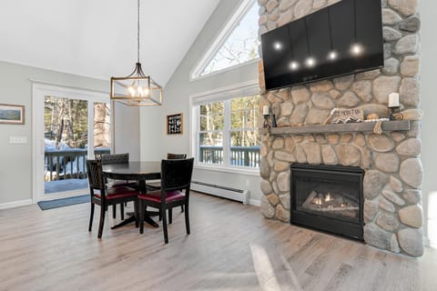 Unwind at Our Beautiful Sanctuary - Scenic Views home Maison in Bridgton