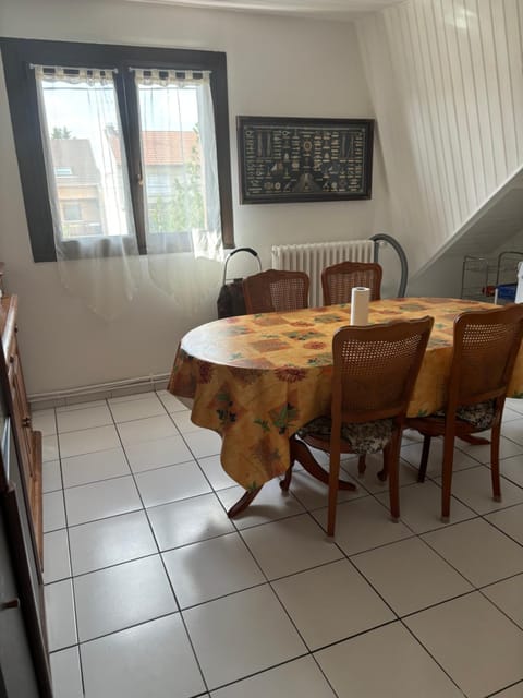 Mimimamy Pousada com café da manhã (B&B) in Drancy