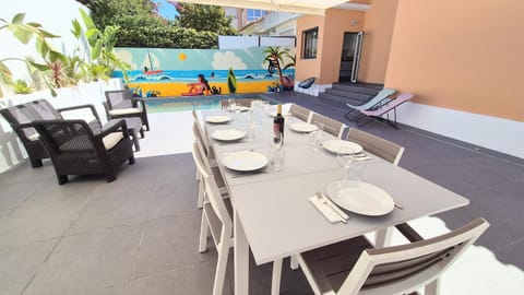 Balcony/Terrace, Swimming pool, Entertainment