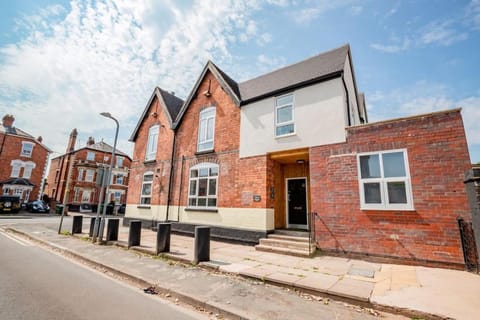 Property building, Day, Neighbourhood, Street view, Location