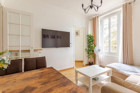 TV and multimedia, Living room, Photo of the whole room, Seating area