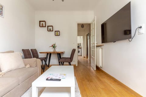 TV and multimedia, Lounge or bar, Photo of the whole room, Seating area