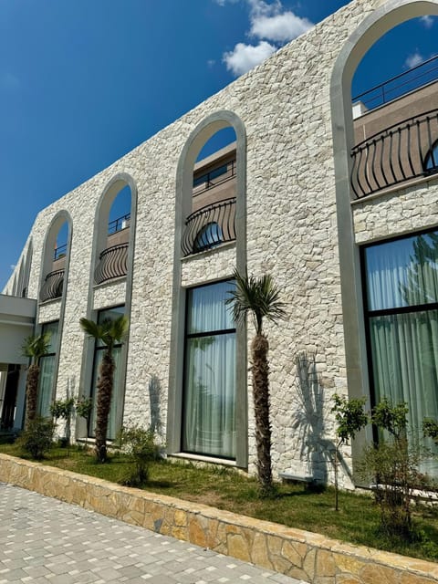 Property building, Day, Garden, Garden view