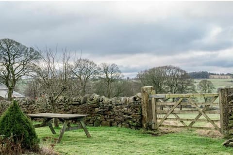 Peace and quiet at 'Barn Meadow' Apartment in Pendle District