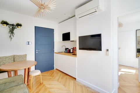 TV and multimedia, Kitchen or kitchenette, Living room