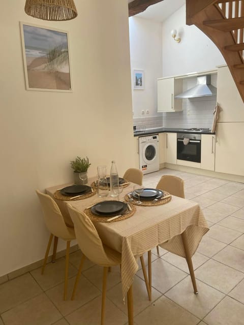 Dining area, kitchen