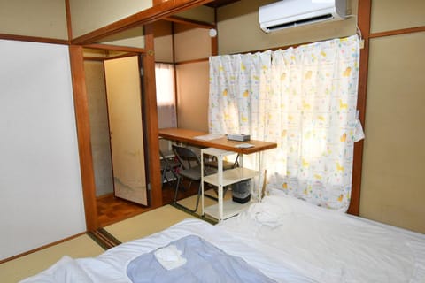 Bedroom, air conditioner