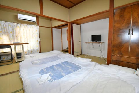 Bed, TV and multimedia, Bedroom, air conditioner