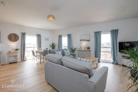 StarHost Residences - Spacious 2-bed Apartment in Newbury Apartment in Newbury