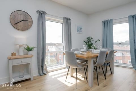 StarHost Residences - Spacious 2-bed Apartment in Newbury Apartment in Newbury