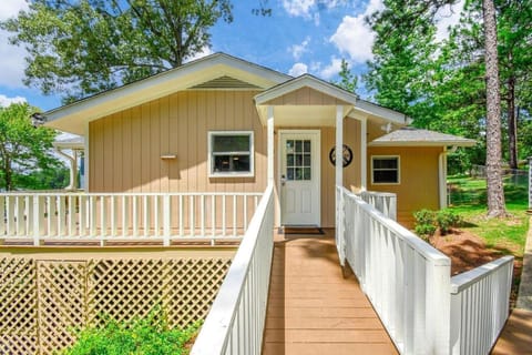 Elsie Jo's on Lake Martin House in Lake Martin