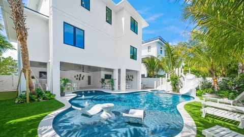 Property building, Patio, Day, Garden, Other, Garden view, Pool view, Swimming pool, sunbed