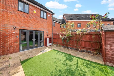 Property building, Spring, Day, Garden, Garden view