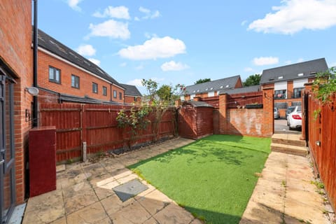 Property building, Spring, Day, Neighbourhood, Garden, Garden view, Street view