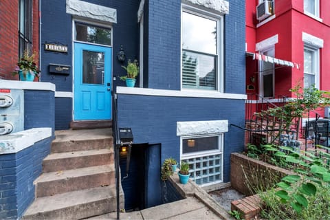 Cute and Charming 1BR in Fantastic Location townhouse House in Arlington