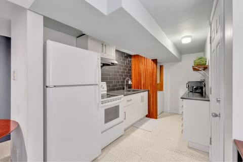 Cute and Charming 1BR in Fantastic Location townhouse House in Arlington