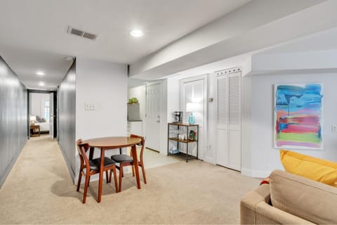 Cute and Charming 1BR in Fantastic Location townhouse House in Arlington