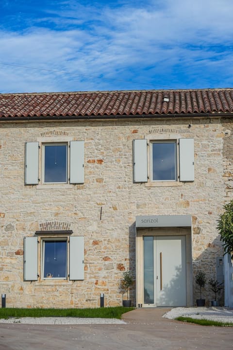 Property building, Facade/entrance