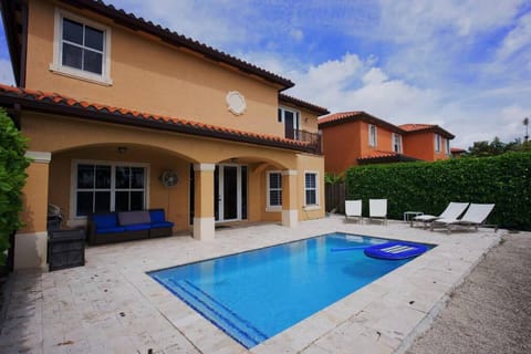 Serene Miami Pool Home Villa in Everglades