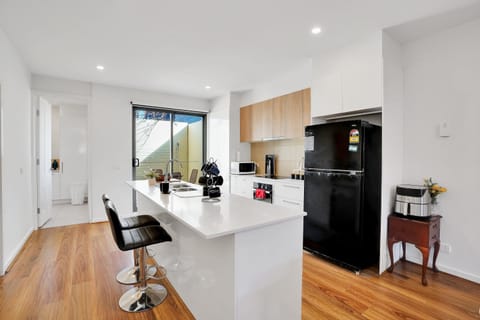 Cozy Townhouse in Werribee centre Apartment in Werribee South