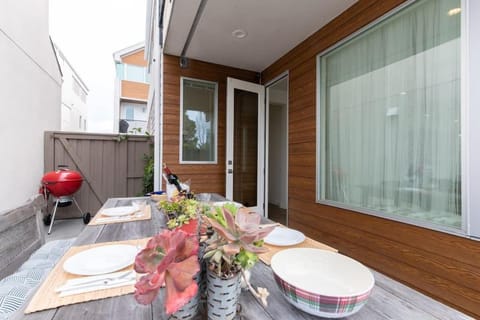 Patio, Dining area