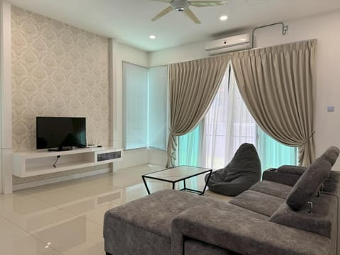 TV and multimedia, Living room, Seating area, air conditioner