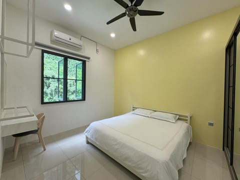 Bed, Bedroom, Mountain view, wardrobe, air conditioner