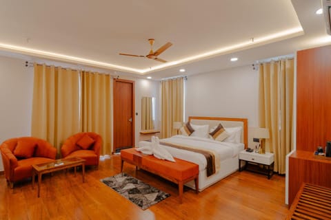 Bed, Photo of the whole room, Seating area, Bedroom