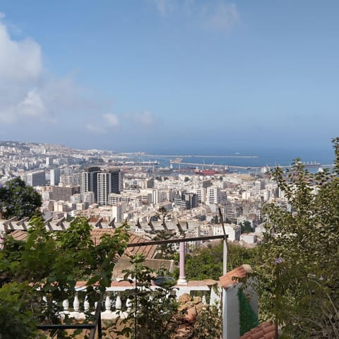 Alger avec vue imprenable sur la Baie d'Alger Piscine Balcon Terrasse Villa in Algiers [El Djazaïr]