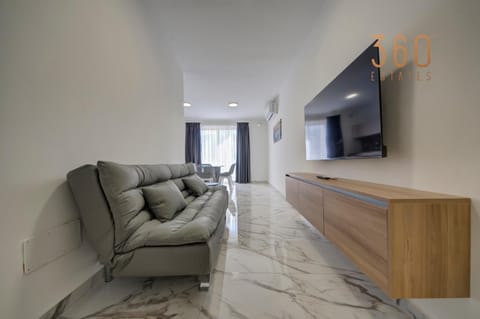 Communal lounge/ TV room, TV and multimedia, Living room, Seating area, Evening entertainment