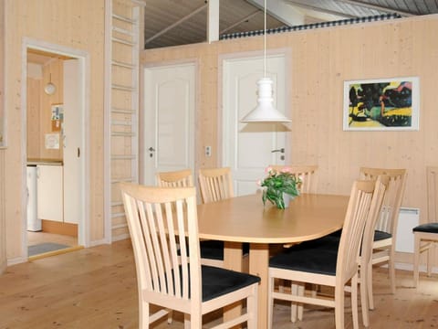Three-Bedroom Holiday home in Oksbøl 17 House in Henne Kirkeby