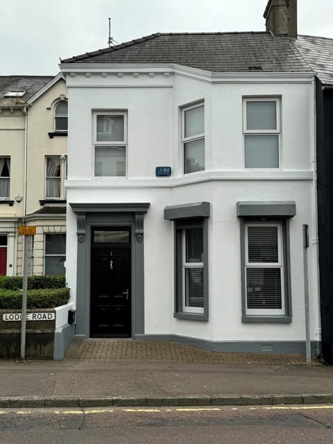 Property building, Day, Street view