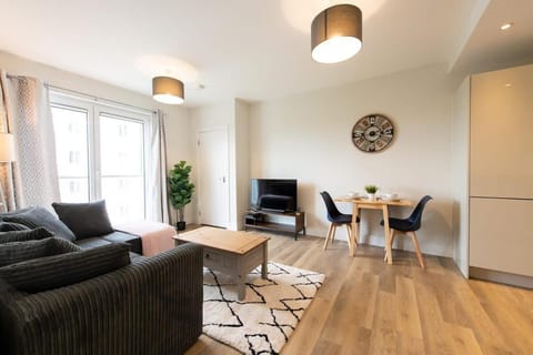 Stunning 2 Bedroom Apartment in Crawley Apartment in Crawley