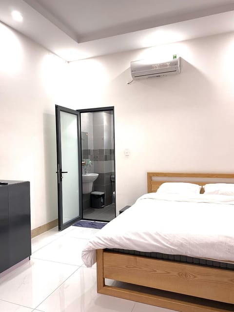 Bed, Photo of the whole room, Bedroom, air conditioner