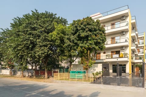 Property building, Day, Street view