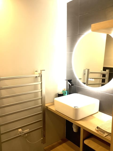 T2 cuisine équipée jardin et parking privé proche Avignon Apartment in Villeneuve-lès-Avignon