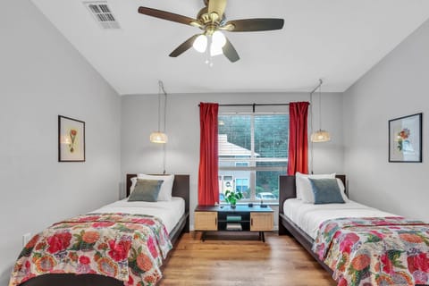 Blissful Haven - Updated & Fully Equipped Condo House in Gainesville