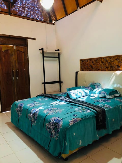 Rara Bale Tani Local Room Bed and Breakfast in Pujut