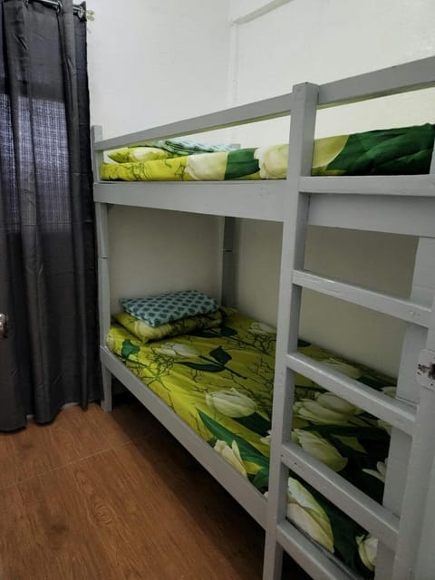 Bedroom, bunk bed