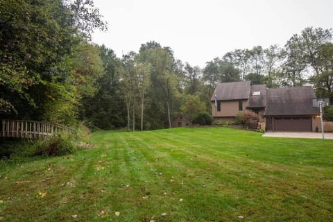 Charming 4-Bedroom Retreat Near Notre Dame Apartment in South Bend