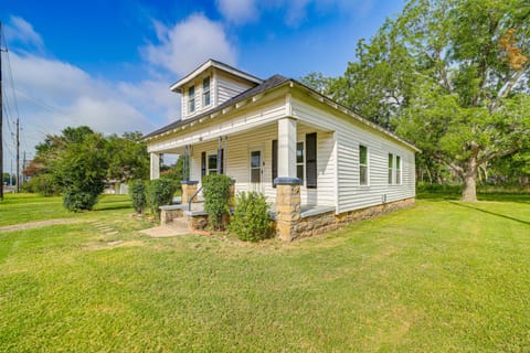 McAlester Home with Large Yard and Grill! Casa in McAlester