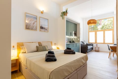 Bed, Photo of the whole room, Bedroom, towels