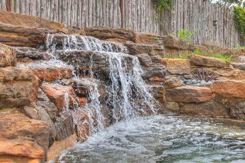 West End Lodge Resort Style Pool! Casa in Fredericksburg