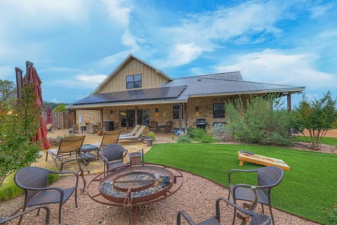 West End Lodge Resort Style Pool! House in Fredericksburg