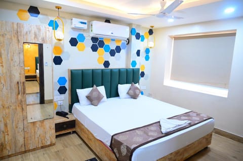 Mor Hotel Santosh Inn- Near Temple-Lift & Wifi Facilities-Best Selling & Best Choice of Travellers Hotel in Puri