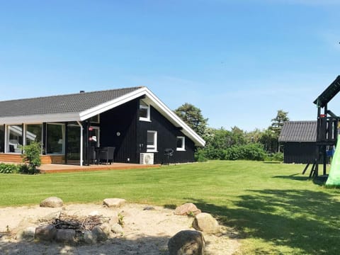 Four-Bedroom Holiday home in Hjørring 8 House in Lønstrup