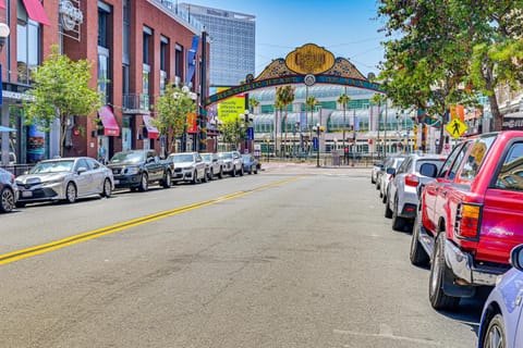 Walkable Gaslamp District Condo Near Petco Park! Apartment in Gaslamp Quarter