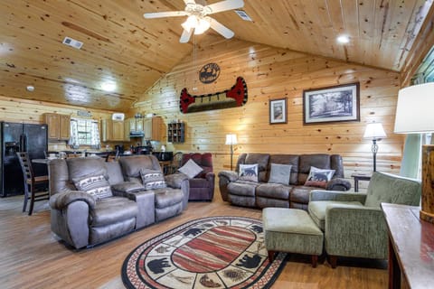 Serene Sevierville Cabin with Deck and Mountain Views! House in Sevierville