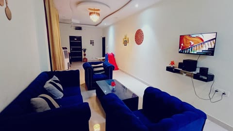 TV and multimedia, Living room, Seating area, Evening entertainment