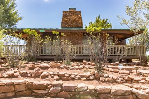 Property building, Facade/entrance, Day, Garden